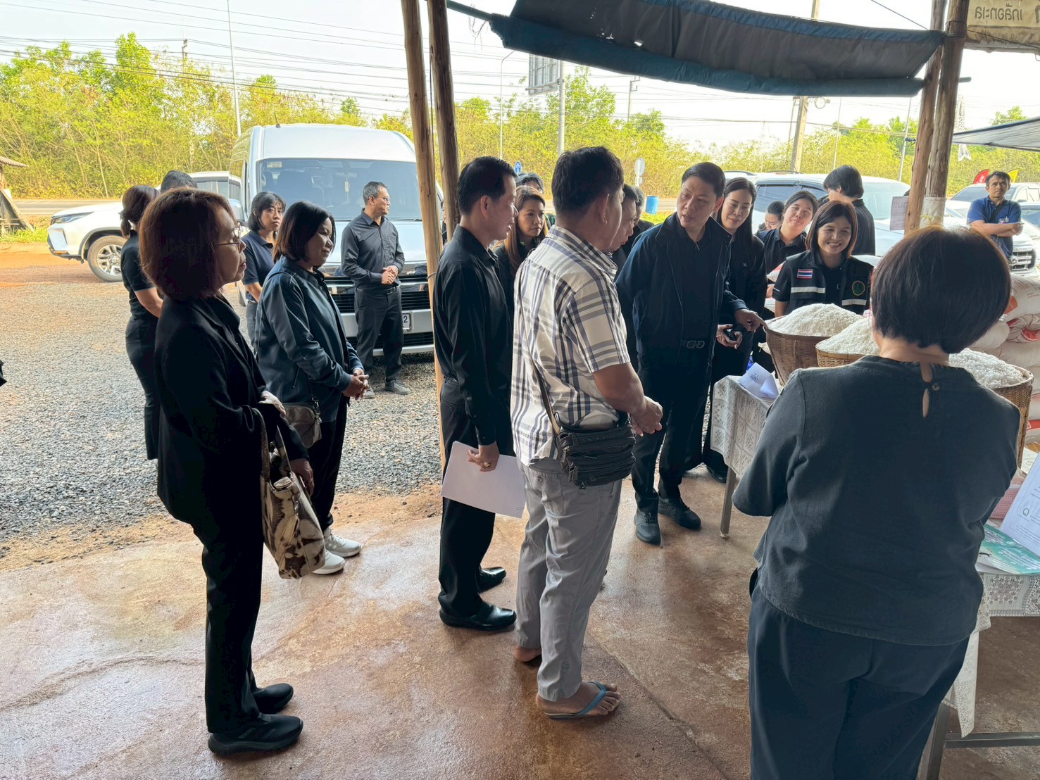 title - ส.ป.ก. จันทบุรี ร่วมลงพื้นที่ติดตาม นายกฤษ อุตตมะเวทิน รองปลัดกระทรวงเกษตรและสหกรณ์ และคณะ ในการติดตามคาดการณ์สถานการณ์เกลือทะเล และประชุมคณะกรรมการพัฒนาเกลือทะเลไทย และคณะทำงานภายใต้คณะกรรมการพัฒนาเกลือทะเลไทย 